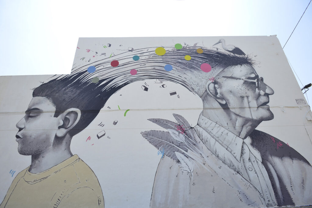 Simo Mouhim, Designer et artiste graffeur, Simo Mouhim grandit à Casablanca et intègre l’École Supérieure des Beaux-Arts en 2003...