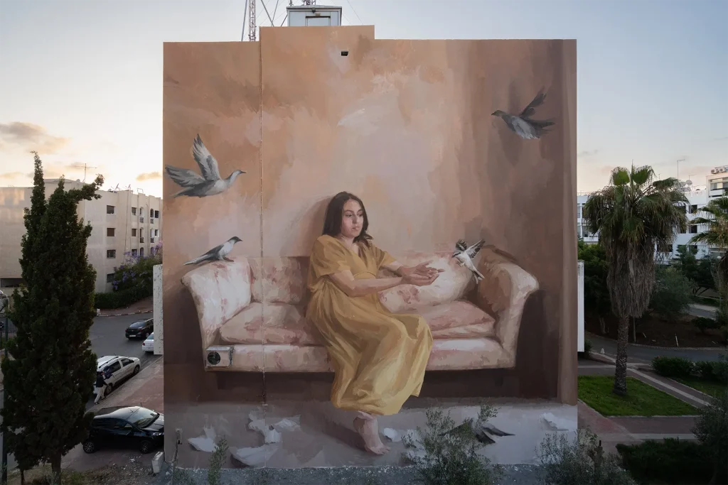 Elisa Capdevila, Partie pour faire carrière dans le milieu scientifique, Elisa Capdevila bifurque vers des études d’art à 20 ans...