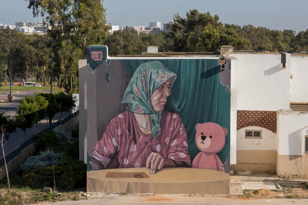 Dynam a grandi à Casablanca où il a obtenu un bac science expérimentale option de la vie et de la terre avant de trouver sa vocation...