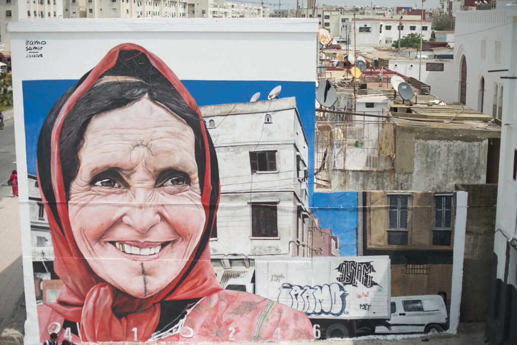 IRAMO SAMIR, Ce jeune artiste discret, né à Rabat, se distingue par un univers pictural humaniste. Il commence par du dessin...